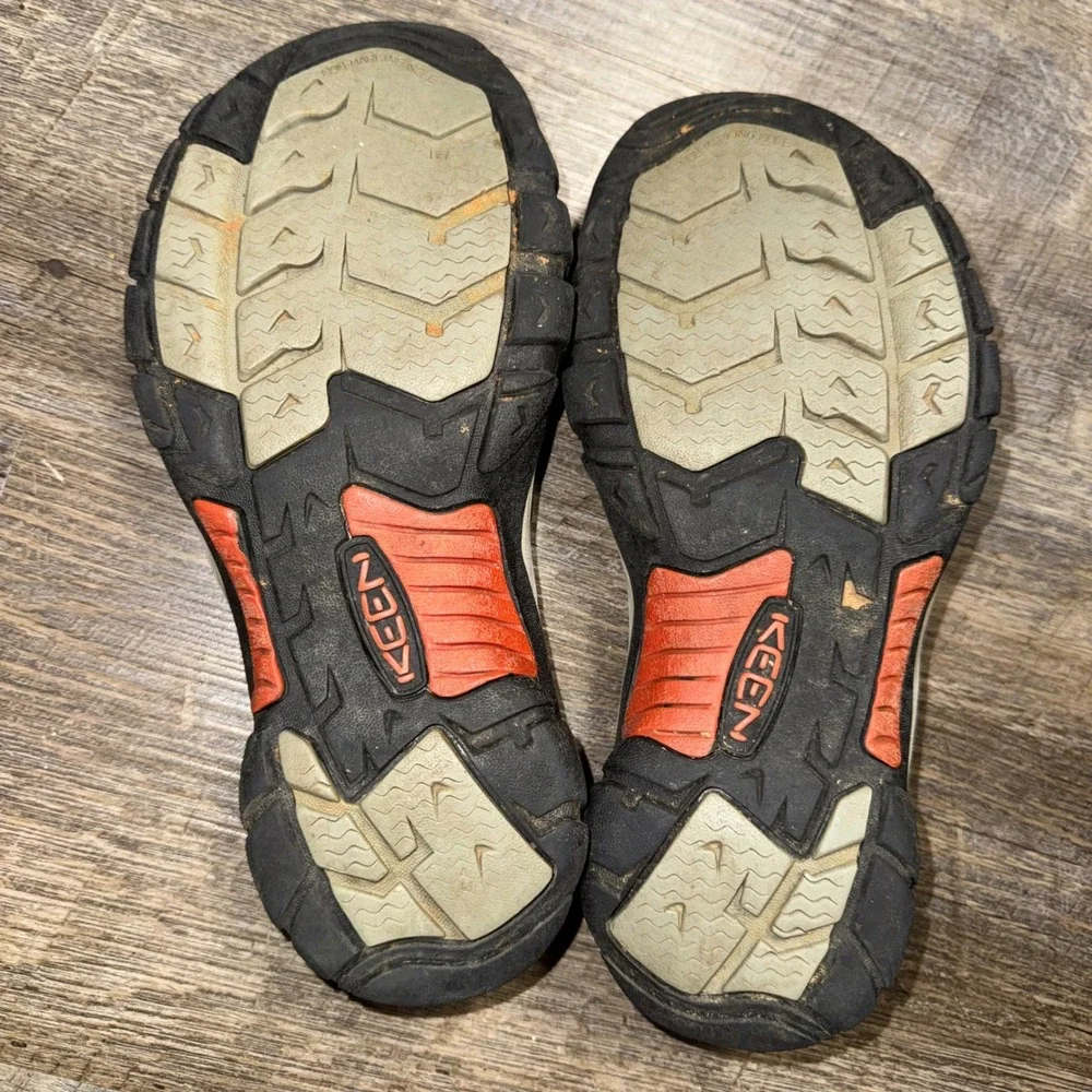 KEEN Men's Newport H2 Closed Toe Water Sandals - Magnet Gray / Orange - Size 9